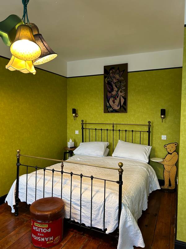 Master Ratsey double bedroom with green decor at Moonfleet