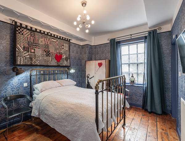 Elzevir Block double bedroom with character decor at Moonfleet