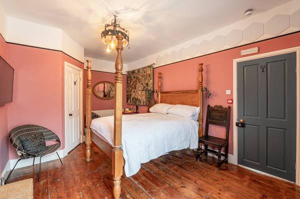 Y NOT double bedroom with pink decor at Moonfleet Guest House